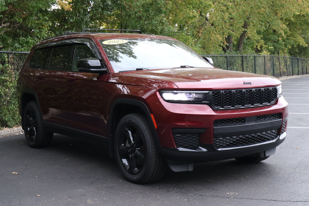Used 2023 Jeep Grand Cherokee L Laredo AWD/4WD image 13