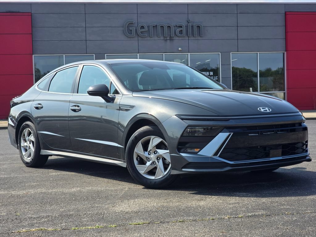 Used 2025 Hyundai Sonata SE FWD image 2