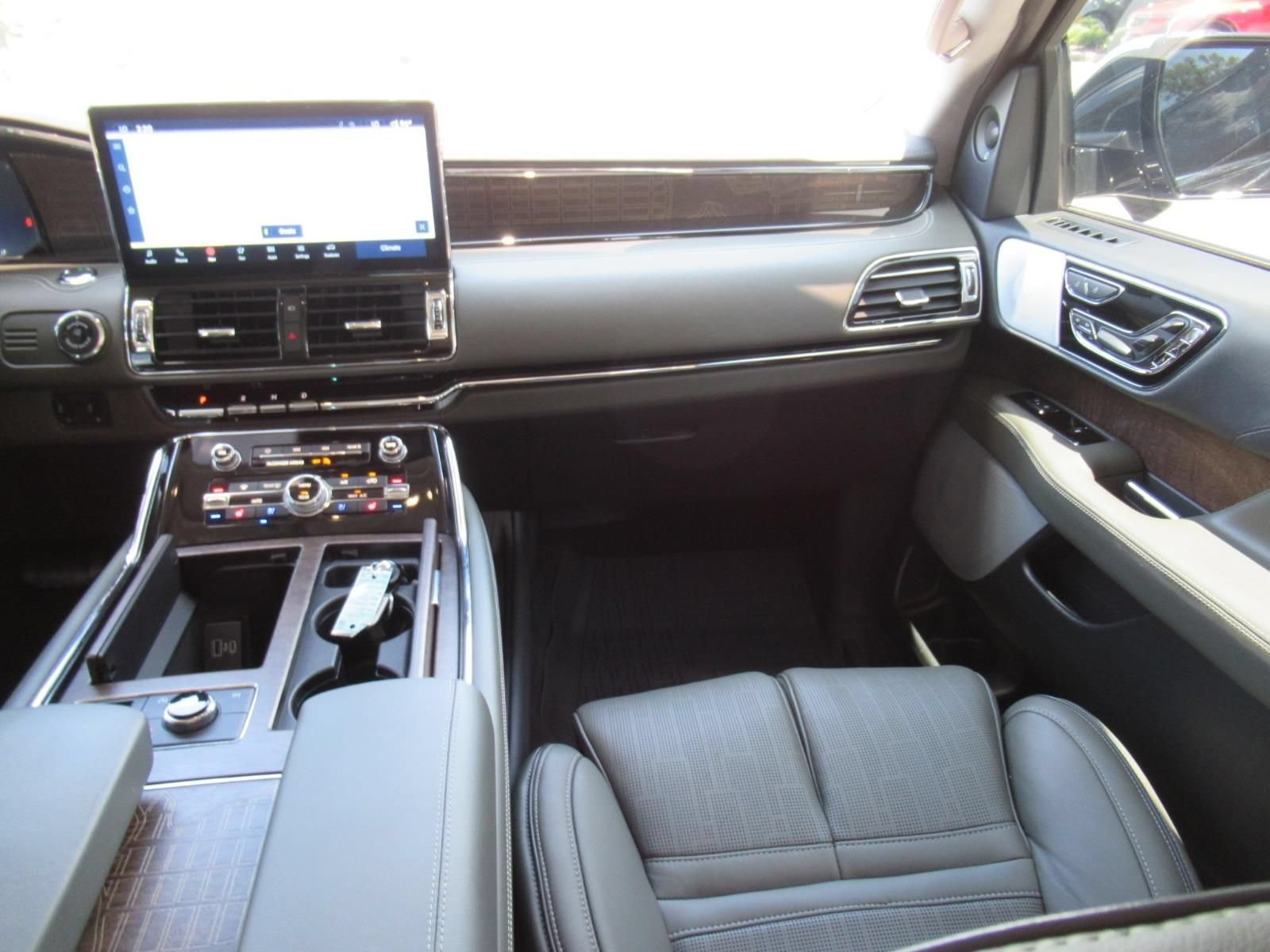 Used 2023 Lincoln Navigator L Black Label AWD/4WD image 15