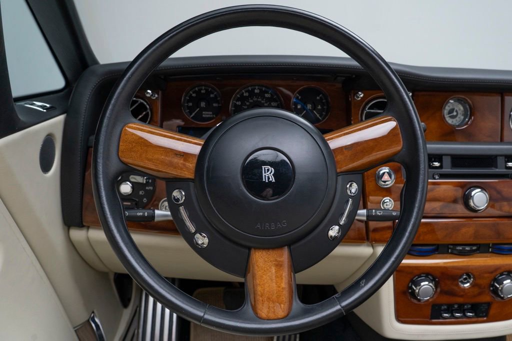 Used 2010 Rolls-Royce Phantom Drophead Coupe image 21
