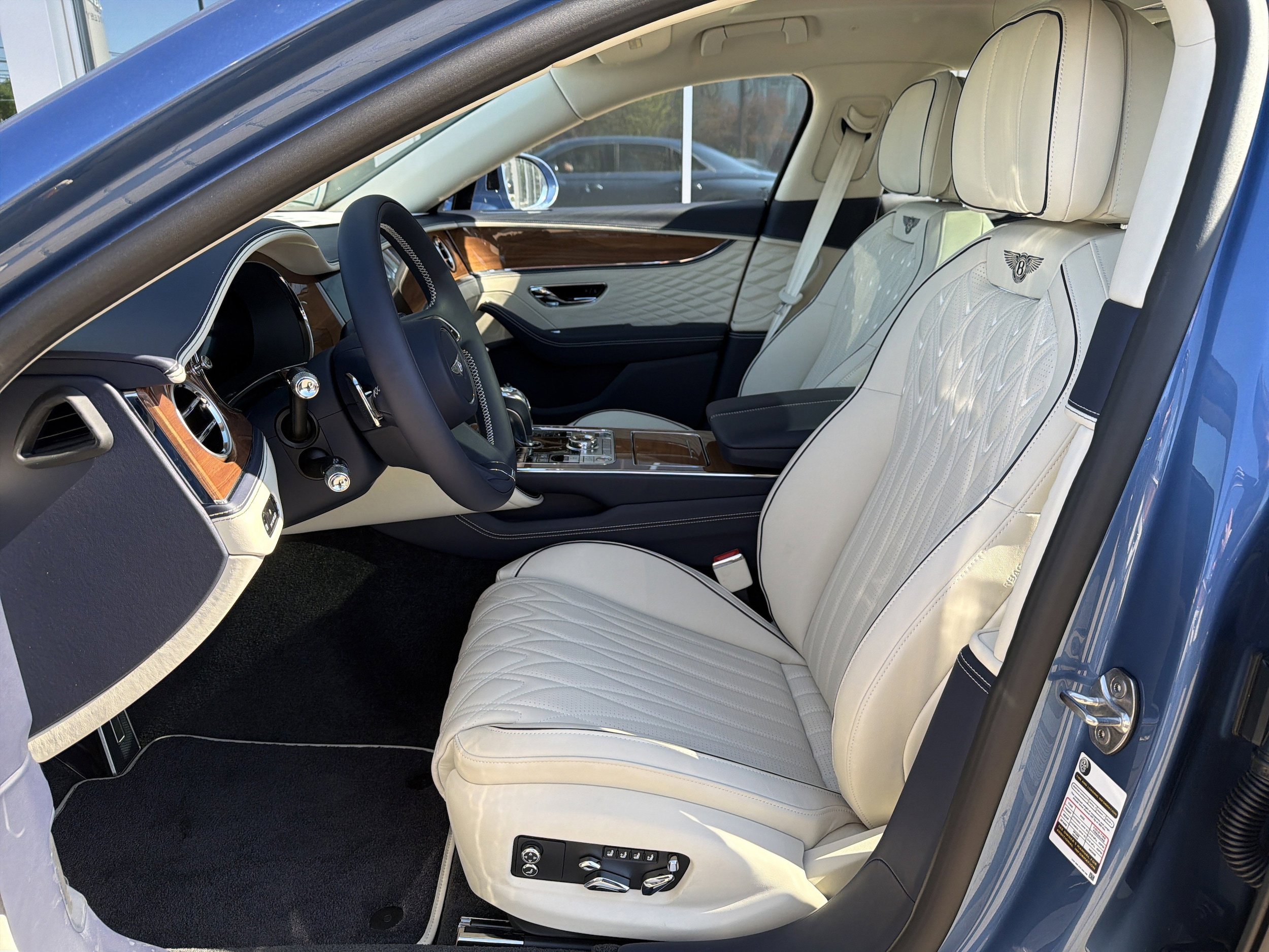 New 2026 Bentley Flying Spur Plug-In Hybrid AWD/4WD image 15