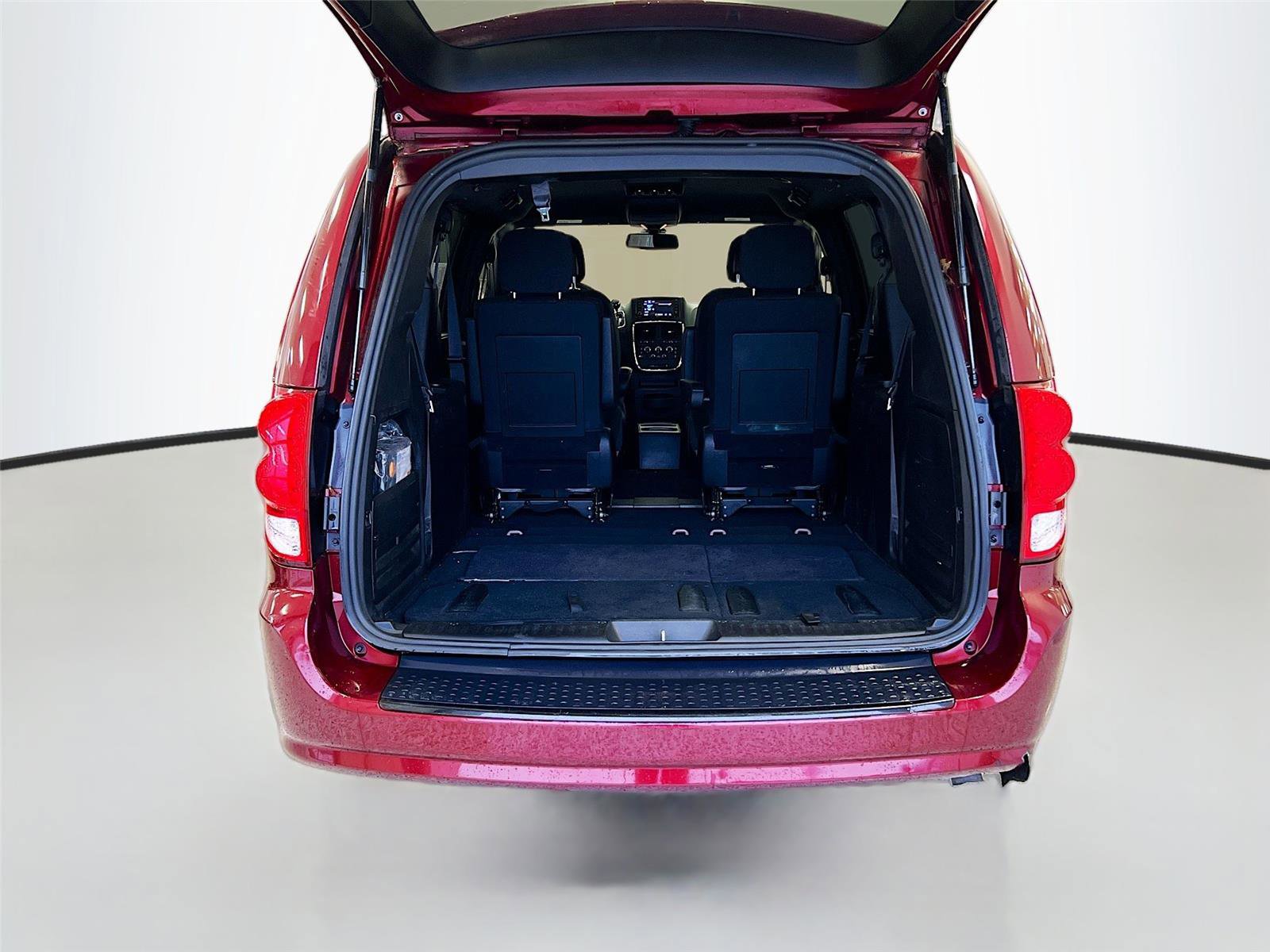 Used 2019 Dodge Grand Caravan SE image 23