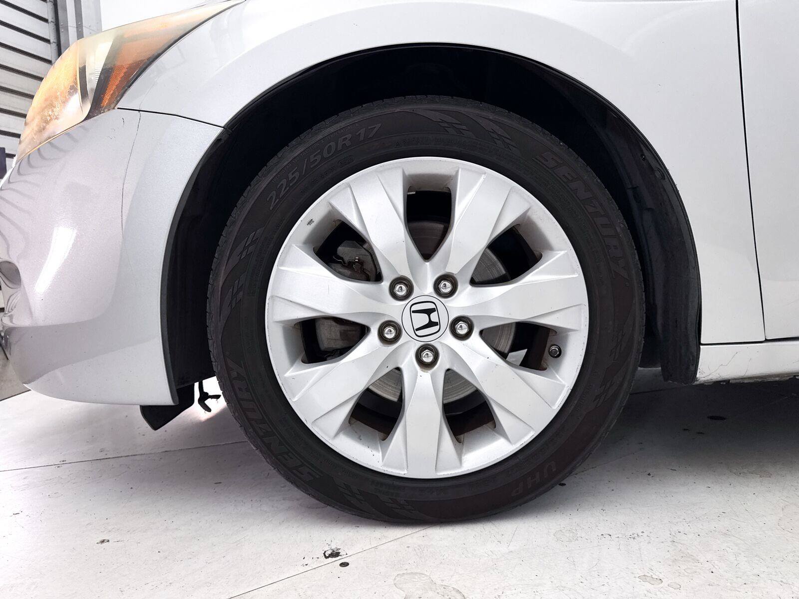 Used 2010 Honda Accord EX-L image 4