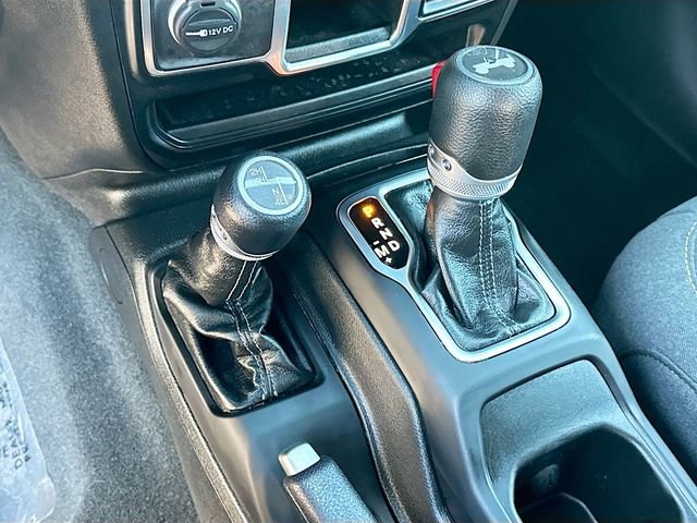 Used 2024 Jeep Wrangler Unlimited Sport AWD/4WD image 16