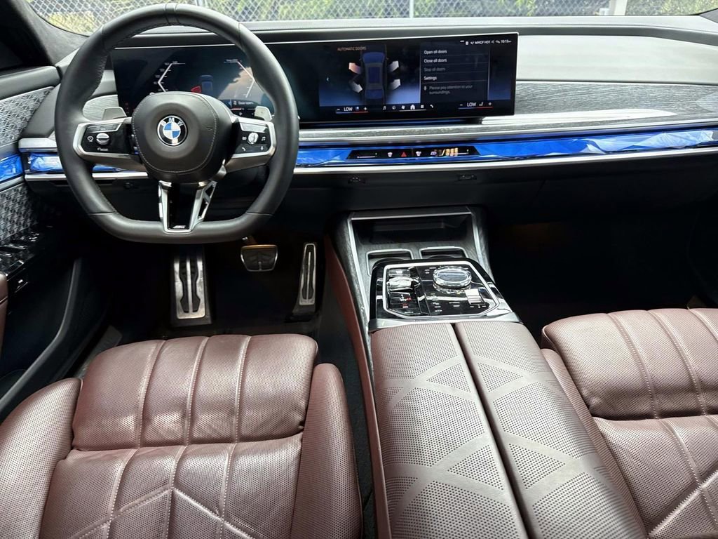 Used 2023 BMW 760i xDrive w/ Executive Package AWD/4WD image 9