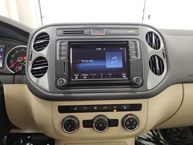 Used 2017 Volkswagen Tiguan S image 22