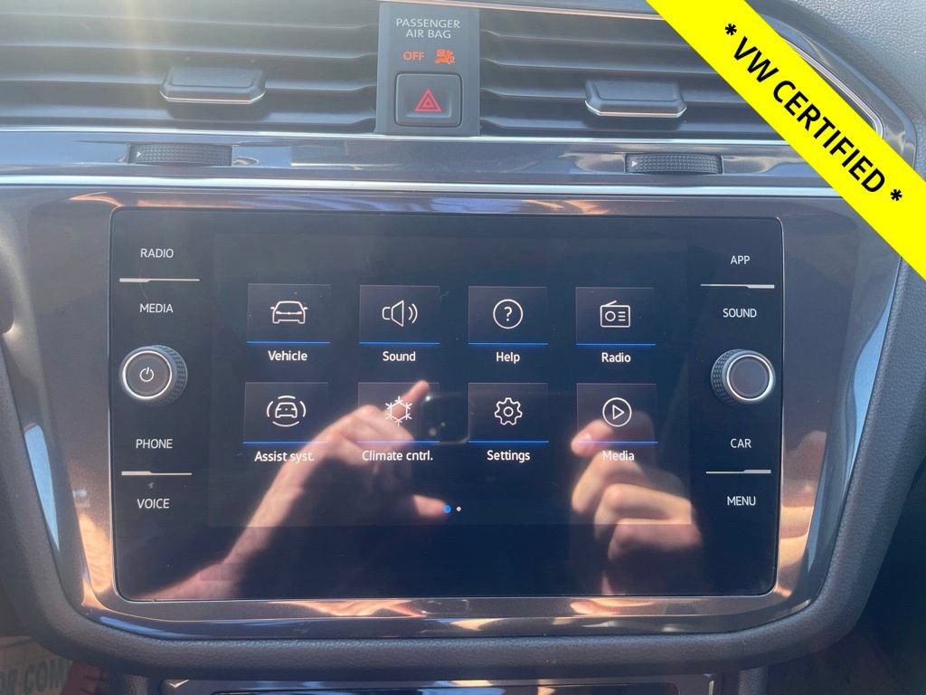 Certified 2023 Volkswagen Tiguan SE w/ Panoramic Sunroof Package AWD/4WD image 21