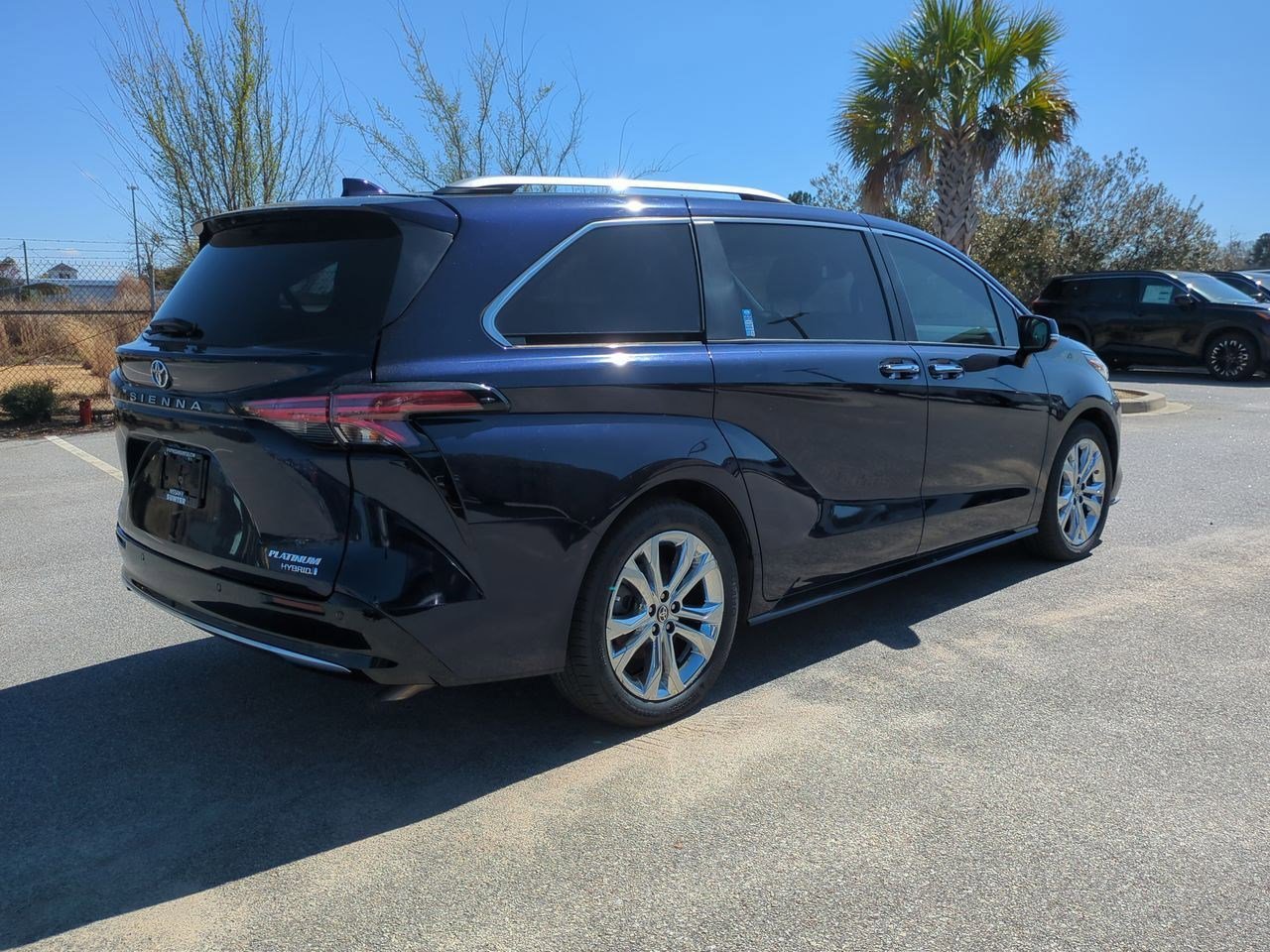 Used 2022 Toyota Sienna Platinum image 4