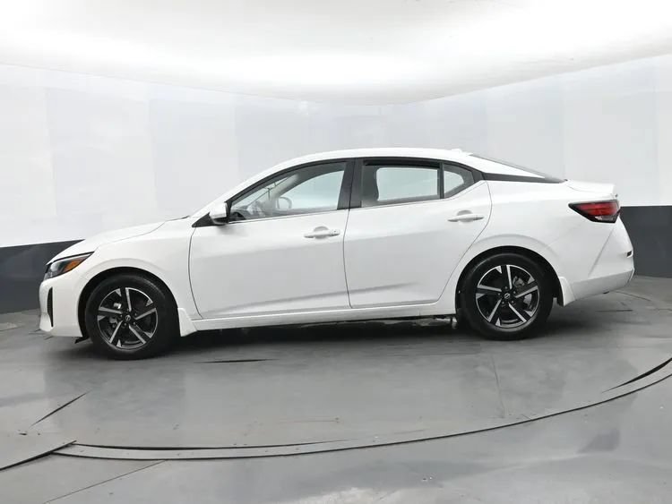 Used 2025 Nissan Sentra SV FWD image 5