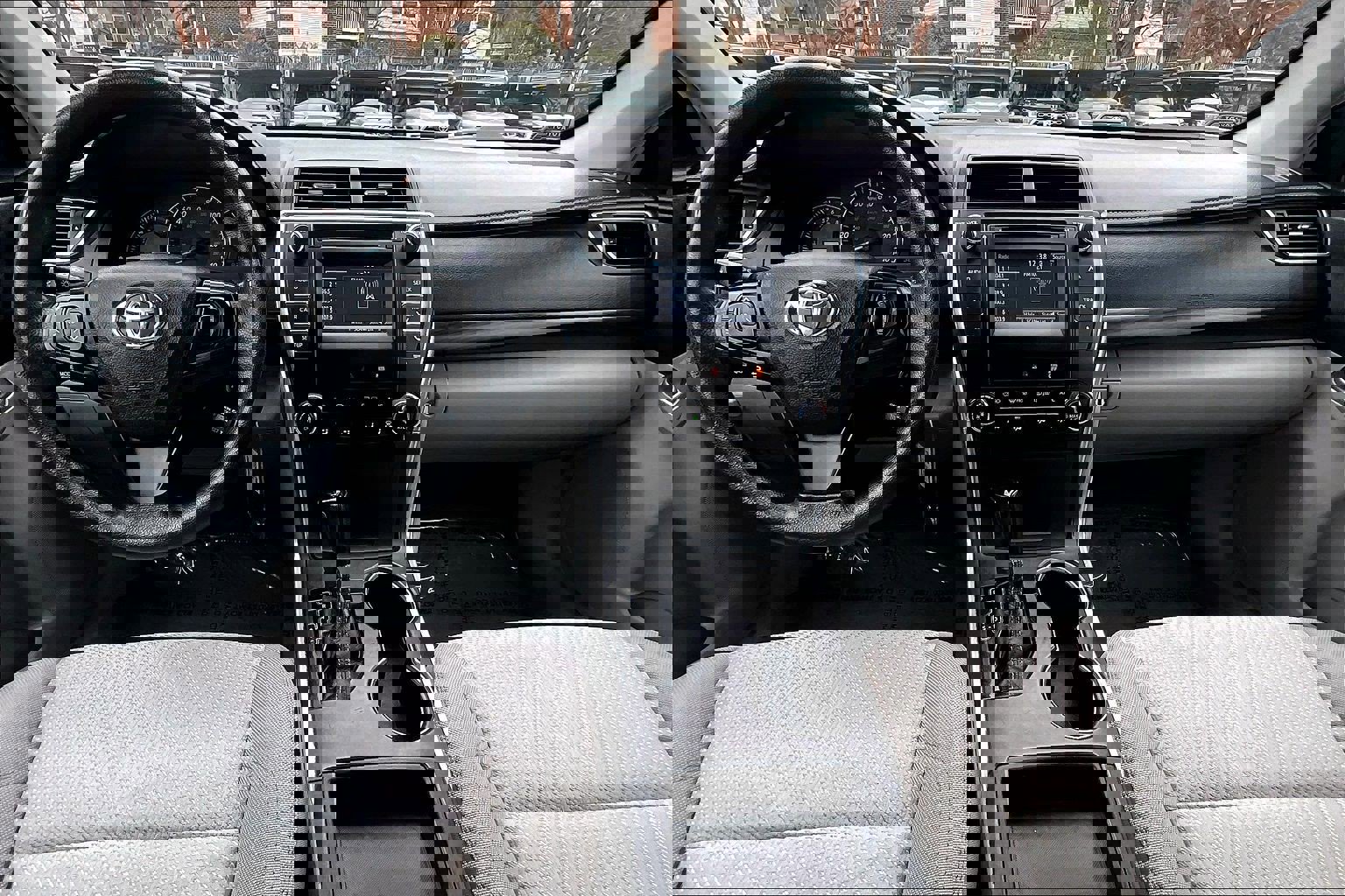 Used 2015 Toyota Camry LE image 14