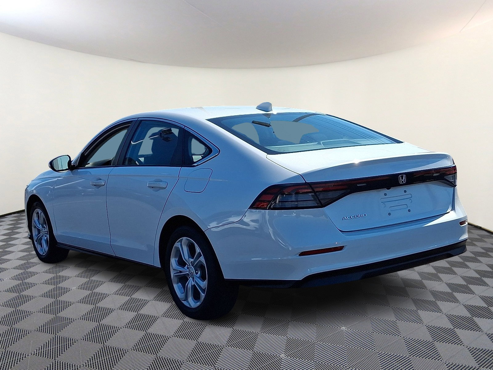 Used 2023 Honda Accord LX image 5