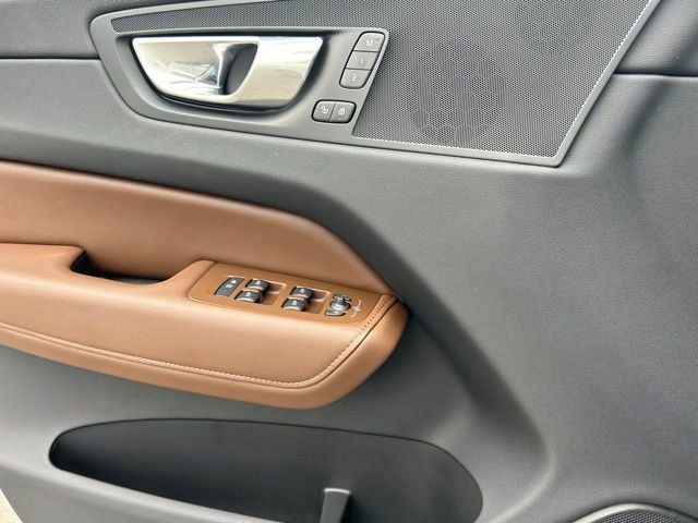 New 2024 Volvo XC60 T8 Plus AWD/4WD image 13