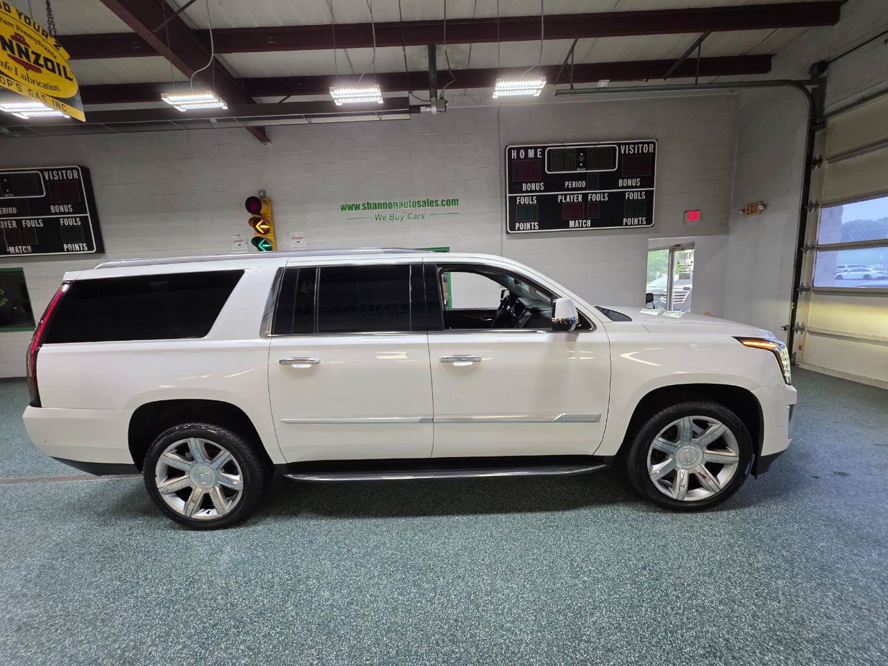 Used 2020 Cadillac Escalade ESV Luxury AWD/4WD image 5