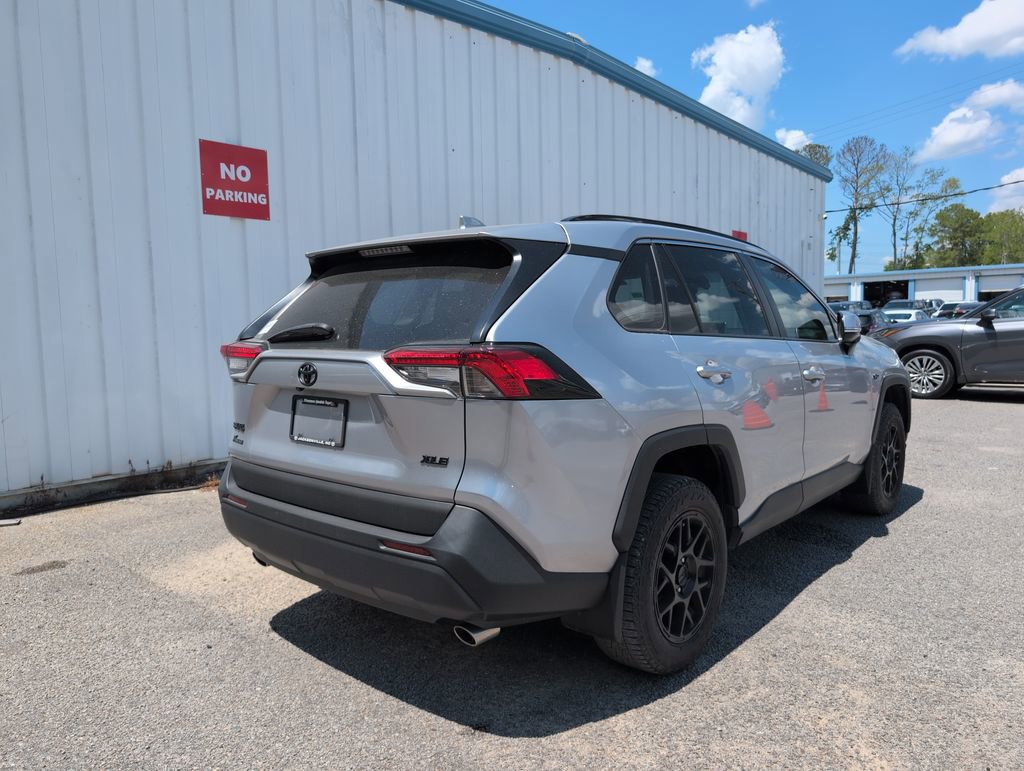 Used 2024 Toyota RAV4 XLE w/ Convenience Package FWD image 8