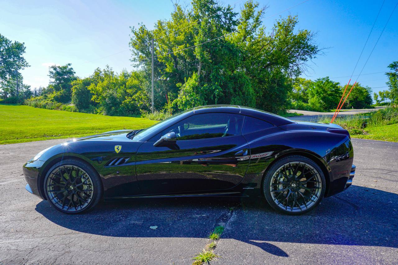 Used 2011 Ferrari California RWD image 7