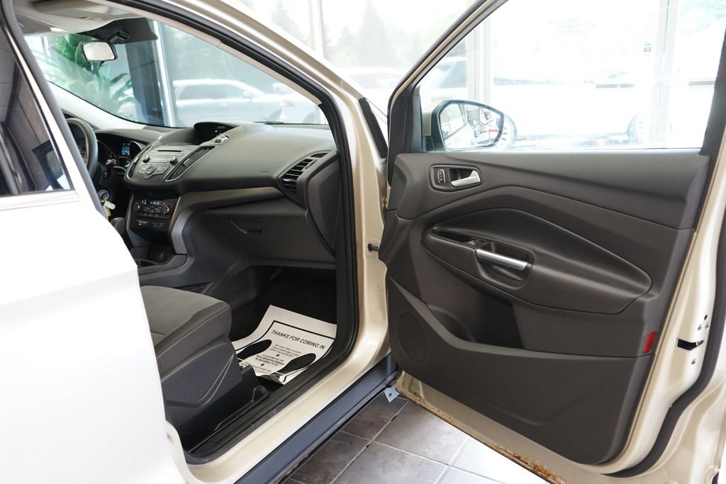 Used 2017 Ford Escape SE FWD image 38
