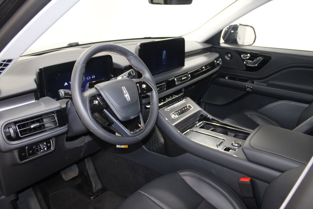 New 2025 Lincoln Aviator 2WD w/ Jet Appearance Package image 18