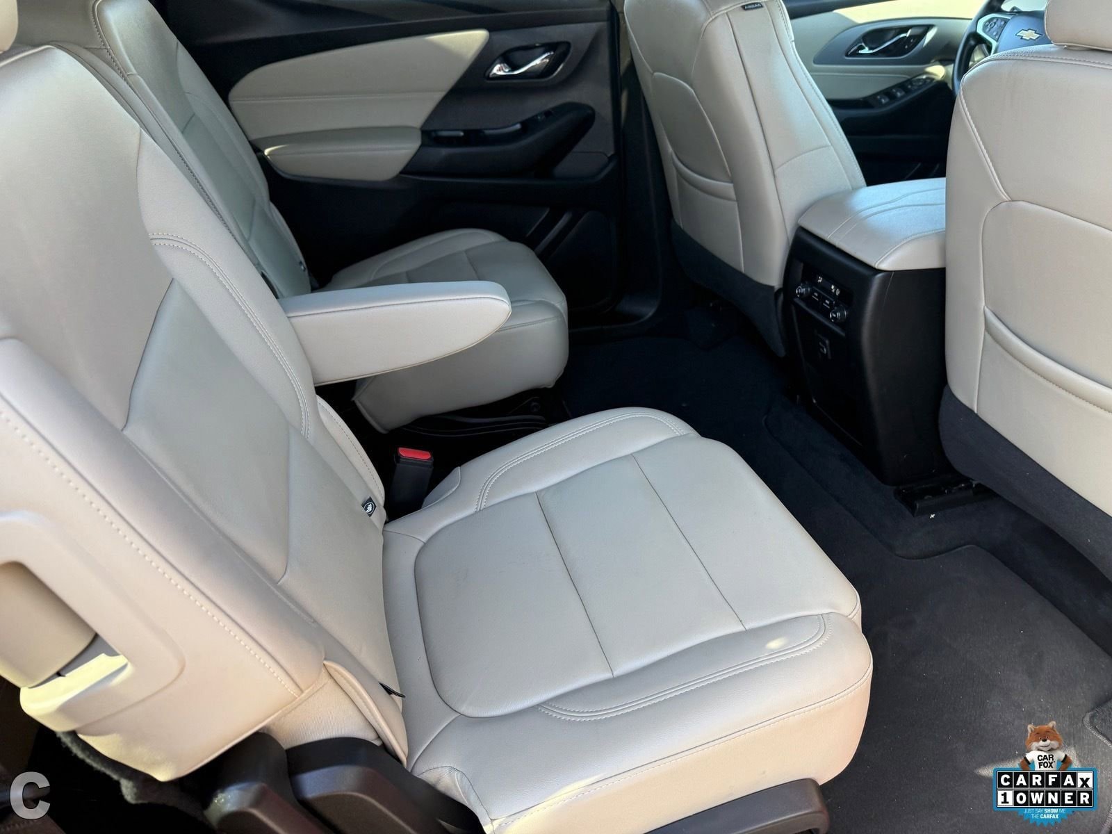 Used 2023 Chevrolet Traverse LT FWD image 11