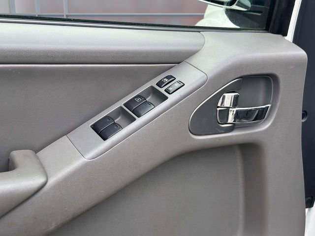 Used 2013 Nissan Frontier SL w/ Moonroof Pkg AWD/4WD image 14