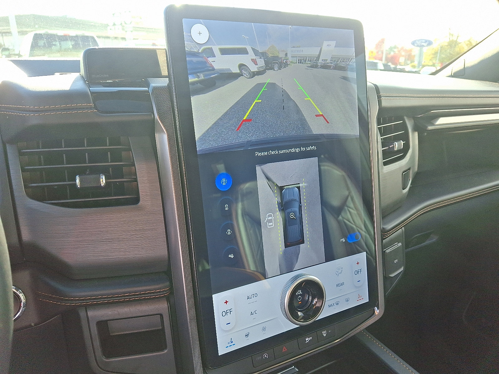 Certified 2024 Ford Expedition Platinum image 24