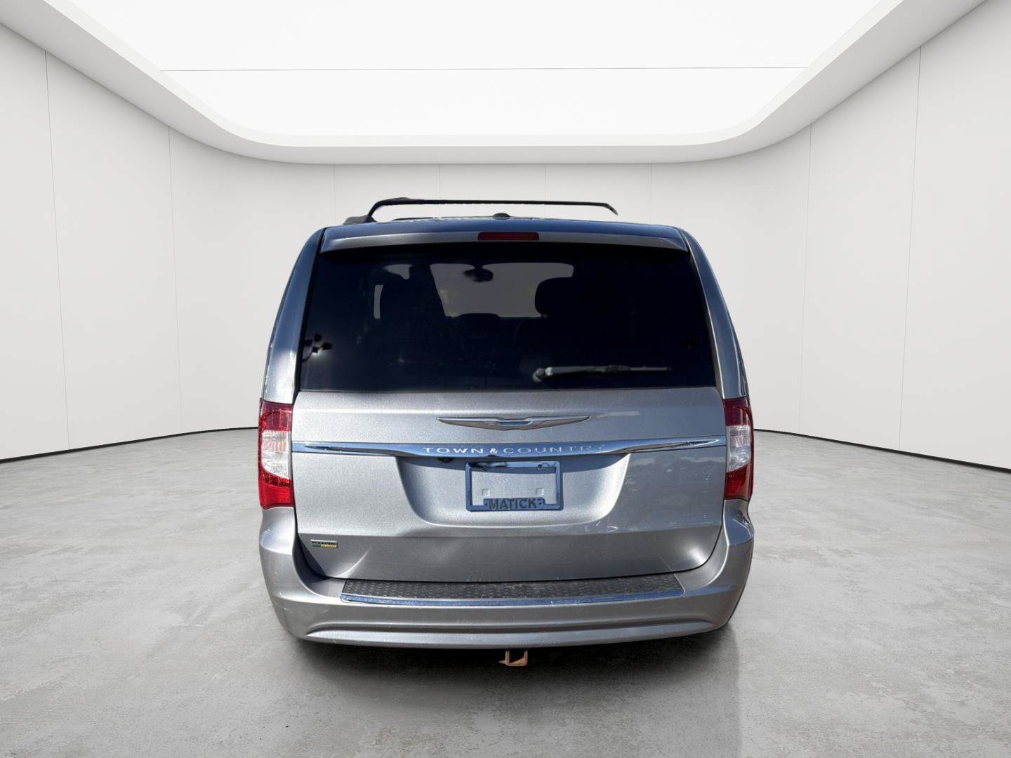 Used 2015 Chrysler Town & Country Touring FWD image 6