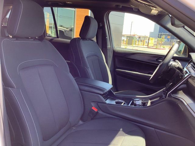 Used 2024 Jeep Grand Cherokee Laredo X w/ Trailer Tow Package image 36