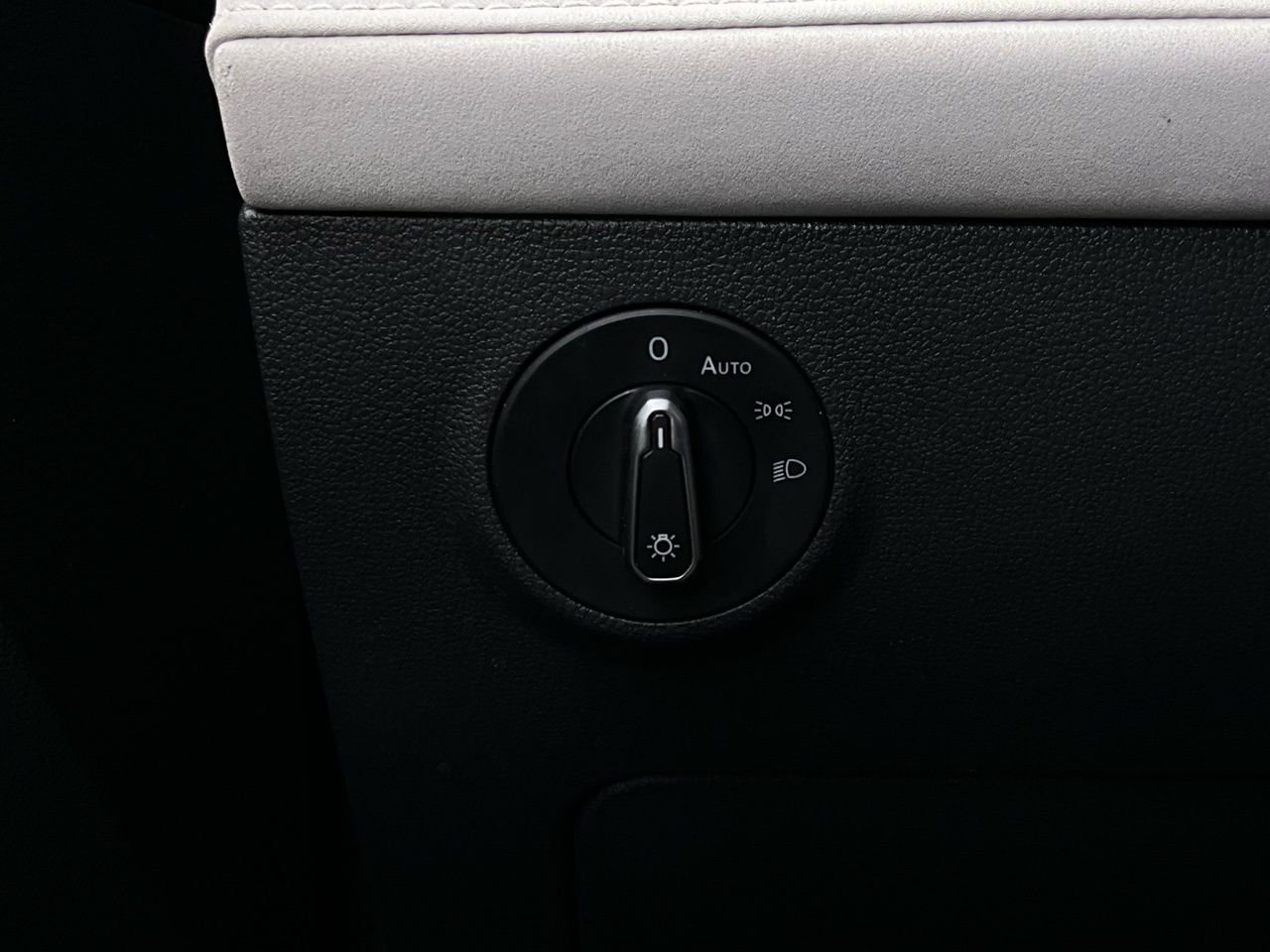 Used 2025 Volkswagen Taos SE image 22