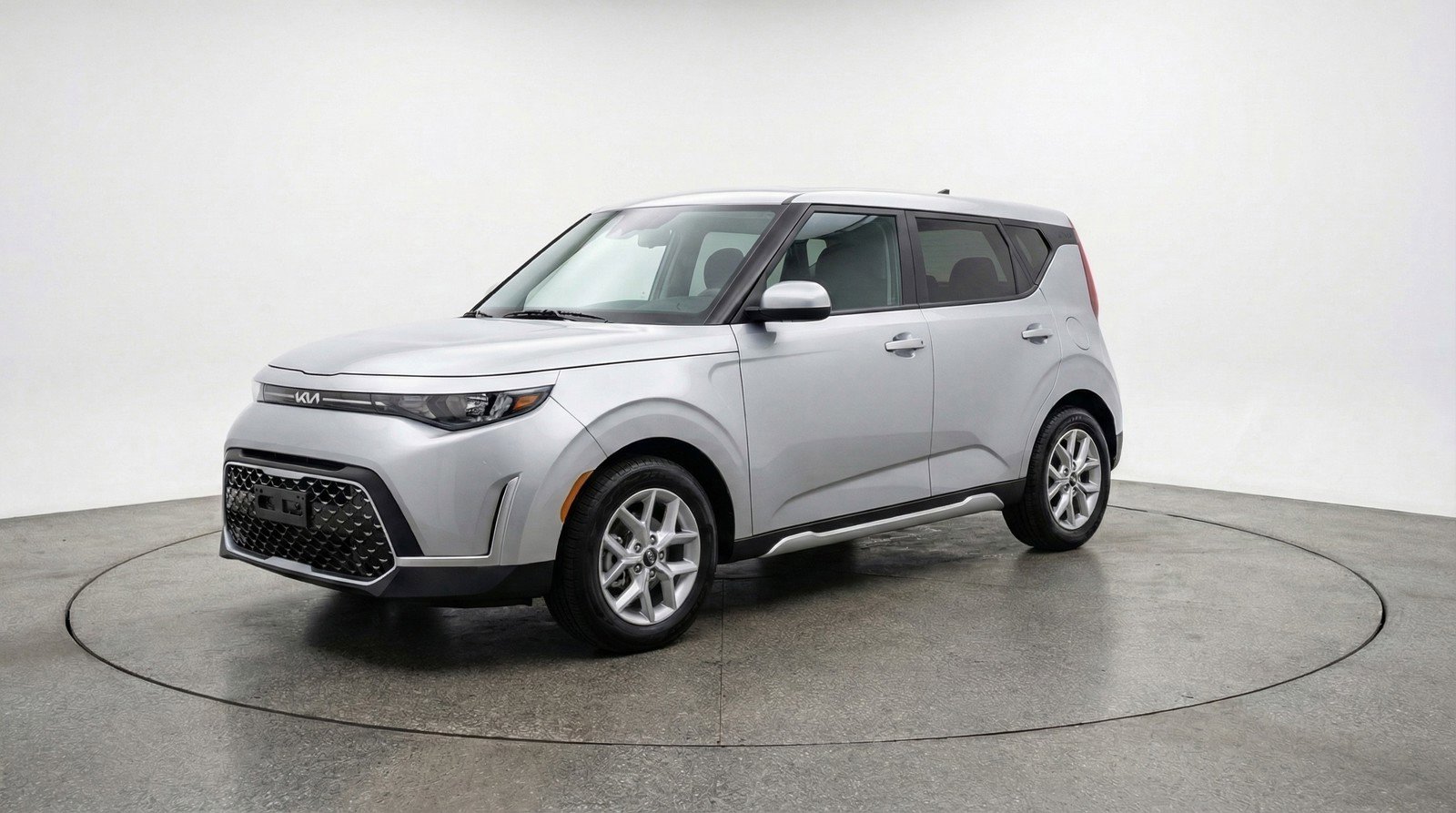 Used 2025 Kia Soul LX w/ LX Technology Package FWD image 3