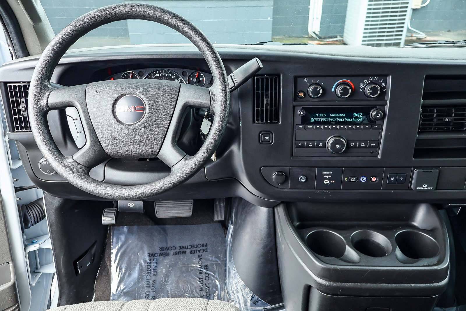 Used 2025 GMC Savana 3500 LT w/ LT Preferred Equipment Group RWD image 3