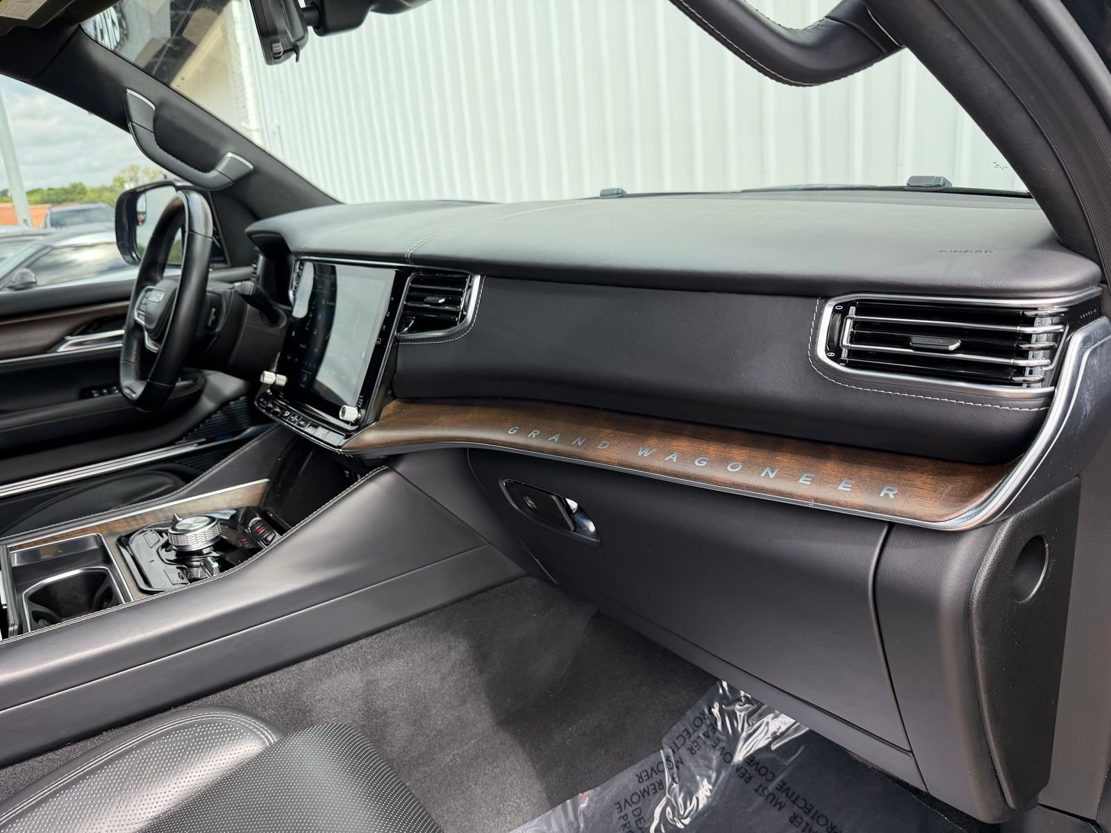 Used 2022 Jeep Grand Wagoneer Series II AWD/4WD image 19