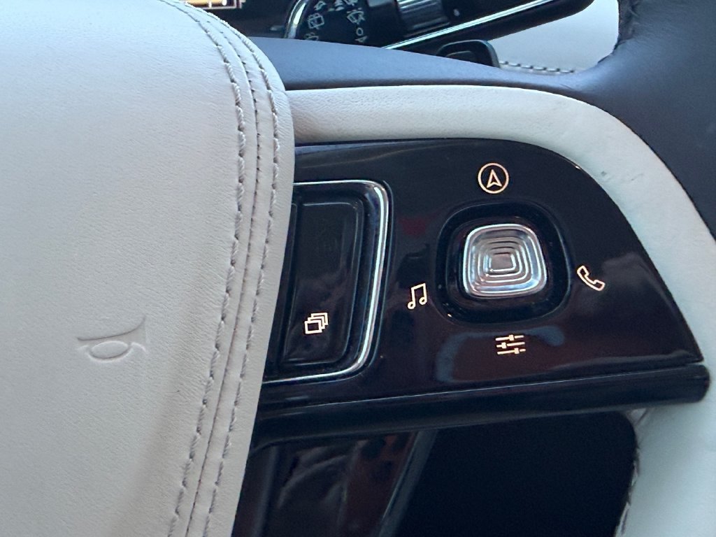 Certified 2023 Lincoln Aviator Black Label w/ Class IV Trailer Tow Package AWD/4WD image 17