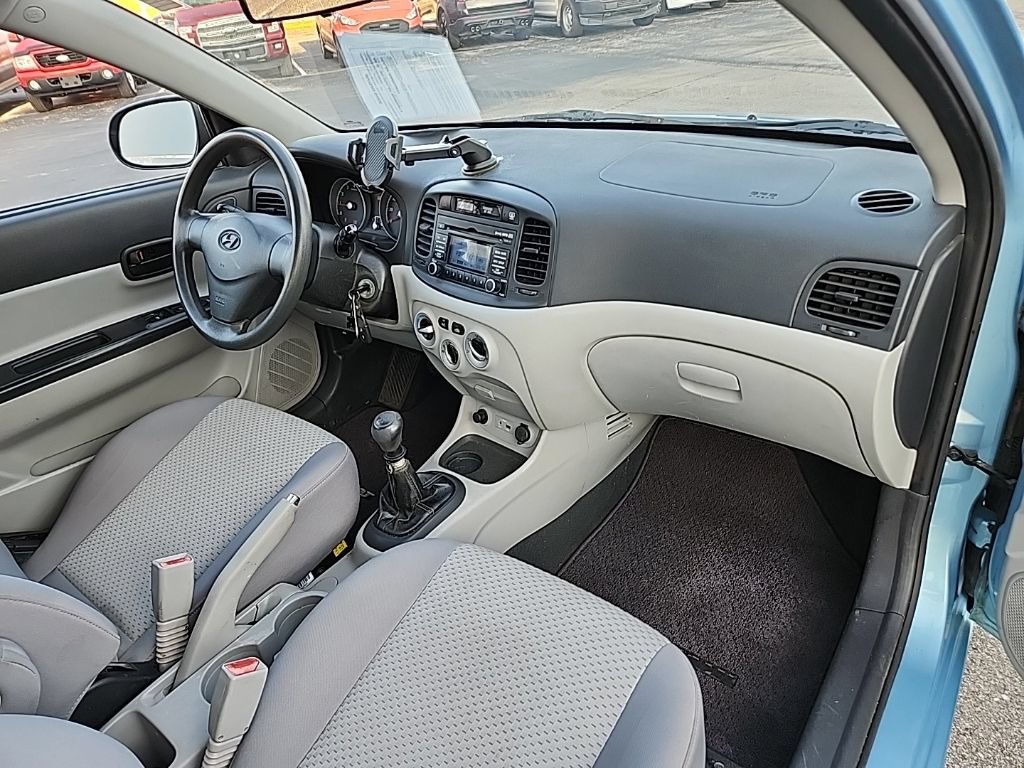 Used 2010 Hyundai Accent GS w/ Premium Pkg 3 FWD image 25