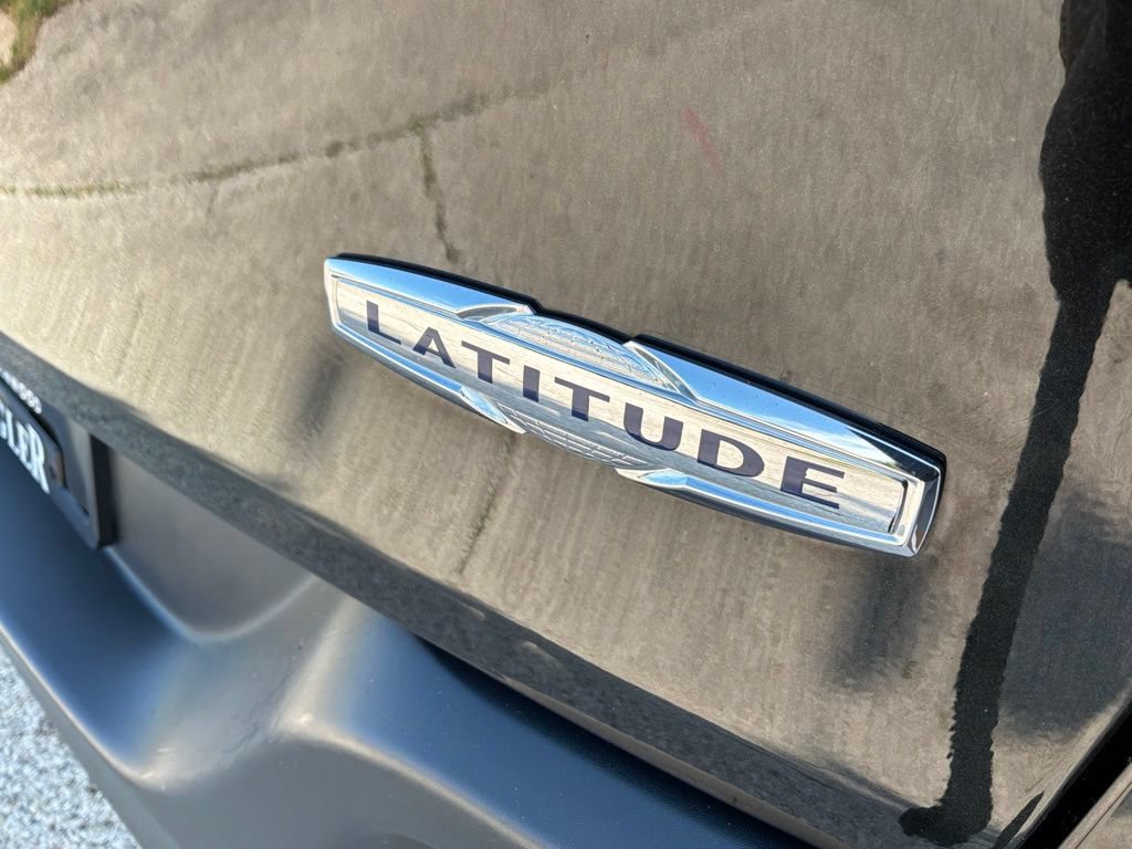 Used 2015 Jeep Cherokee Latitude w/ Cold Weather Group AWD/4WD image 35