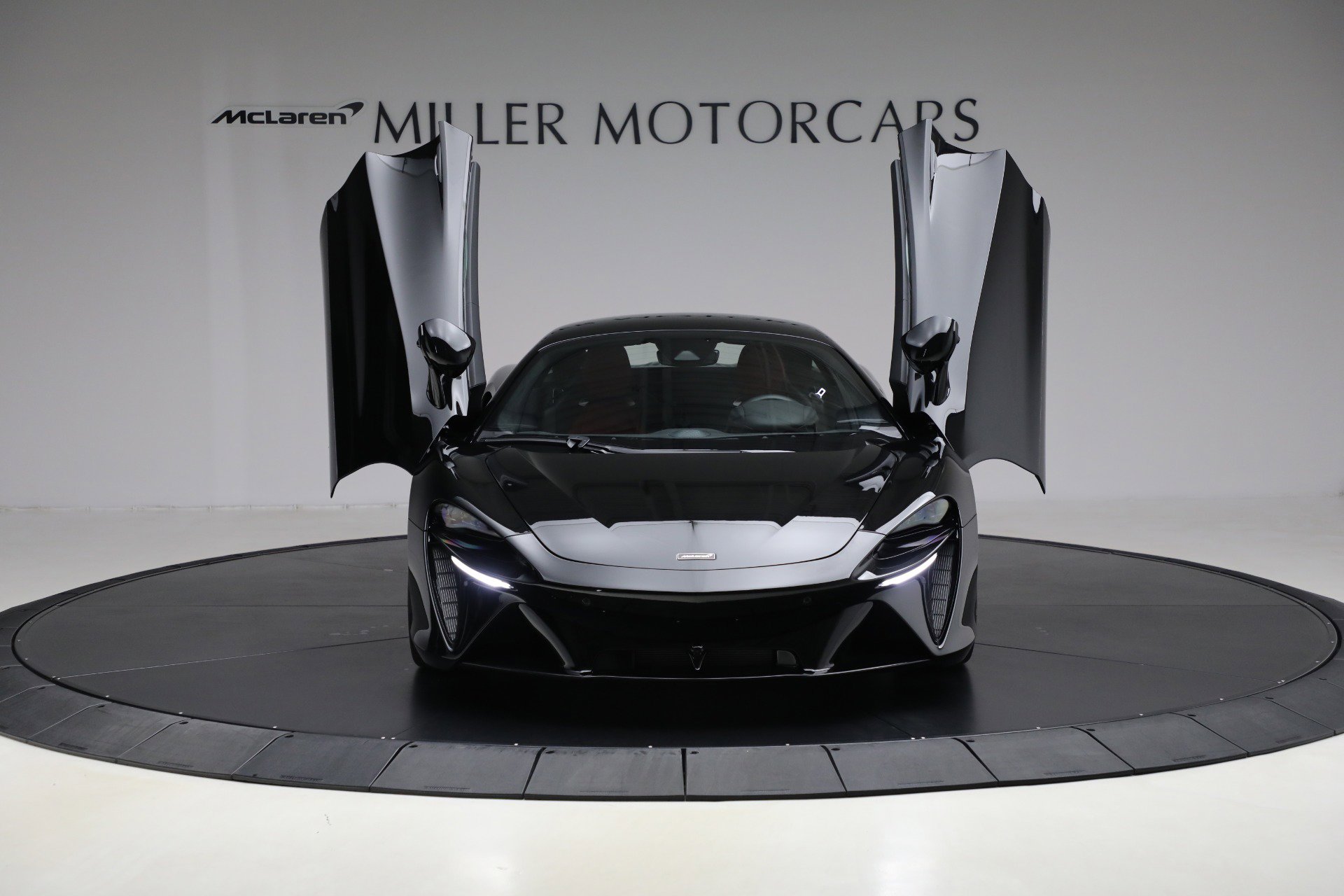 Used 2024 McLaren Artura image 13