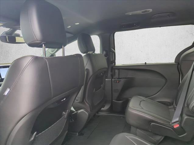 New 2026 Chrysler Pacifica Select image 17