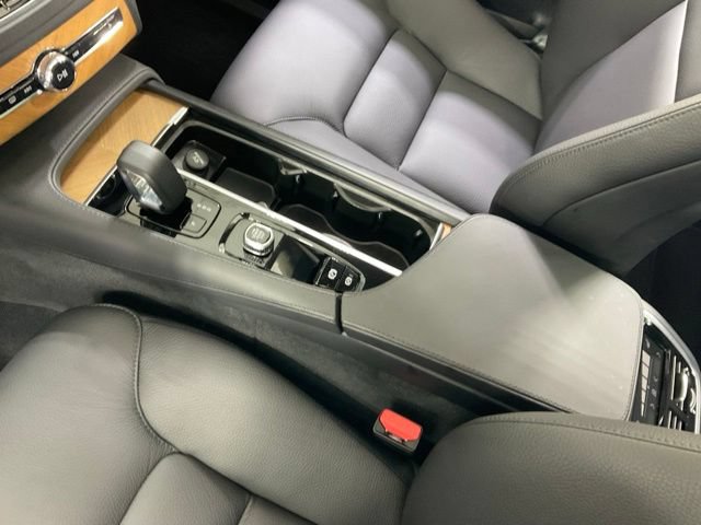 Certified 2025 Volvo XC90 T8 Plus AWD/4WD image 22