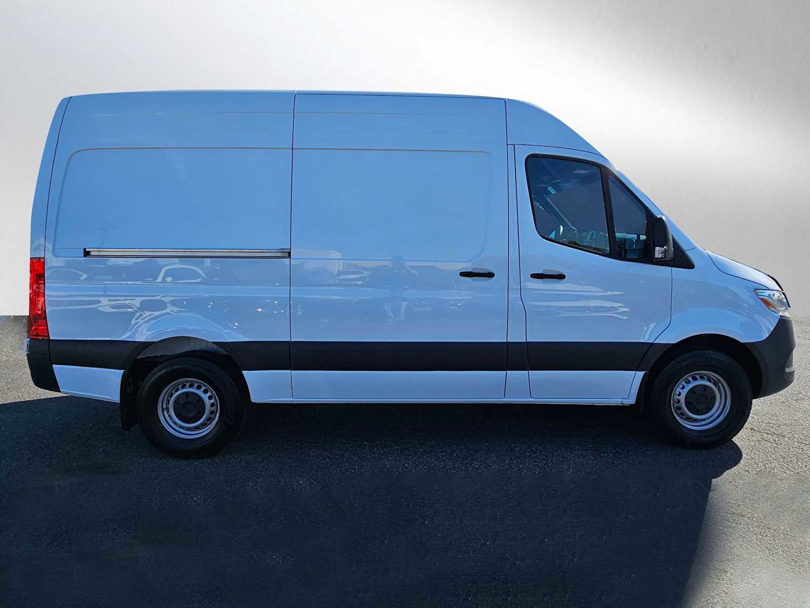 Used 2025 Mercedes-Benz Sprinter 2500 image 2
