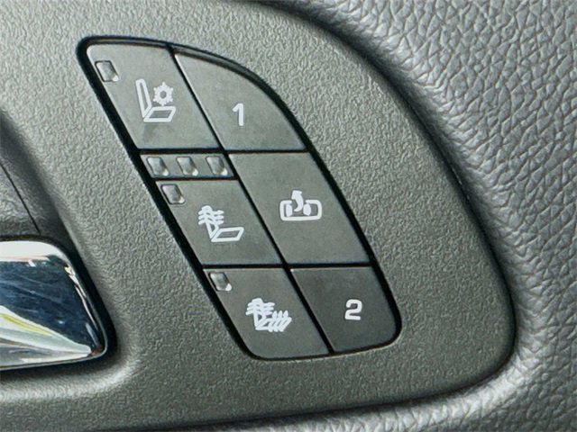 Used 2013 Chevrolet Avalanche LTZ image 22