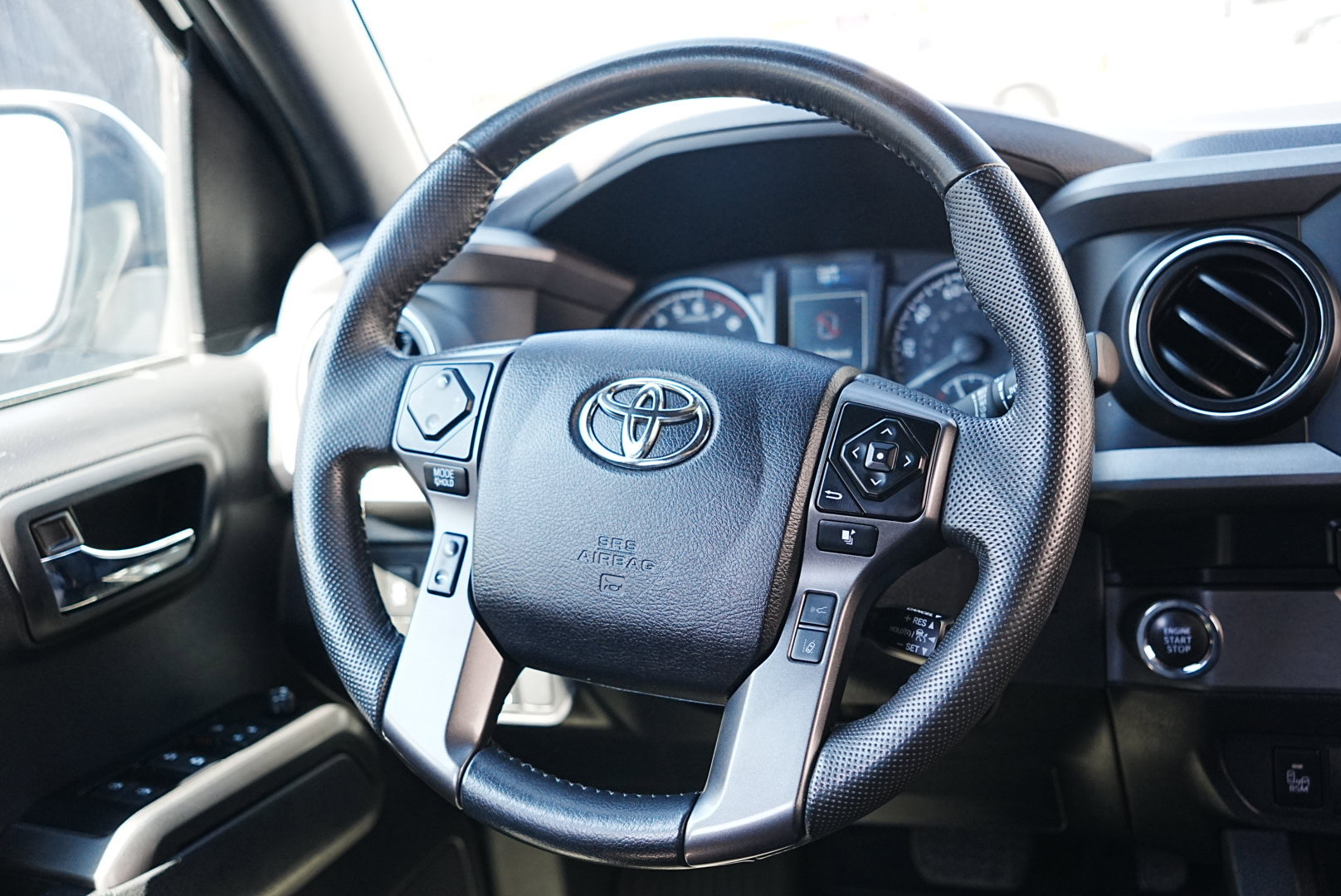 Used 2022 Toyota Tacoma TRD Off-Road image 17