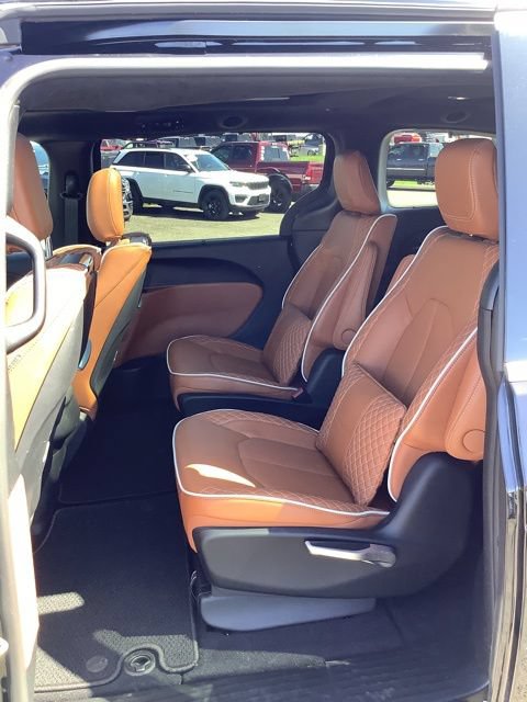 Certified 2024 Chrysler Pacifica Pinnacle FWD image 19