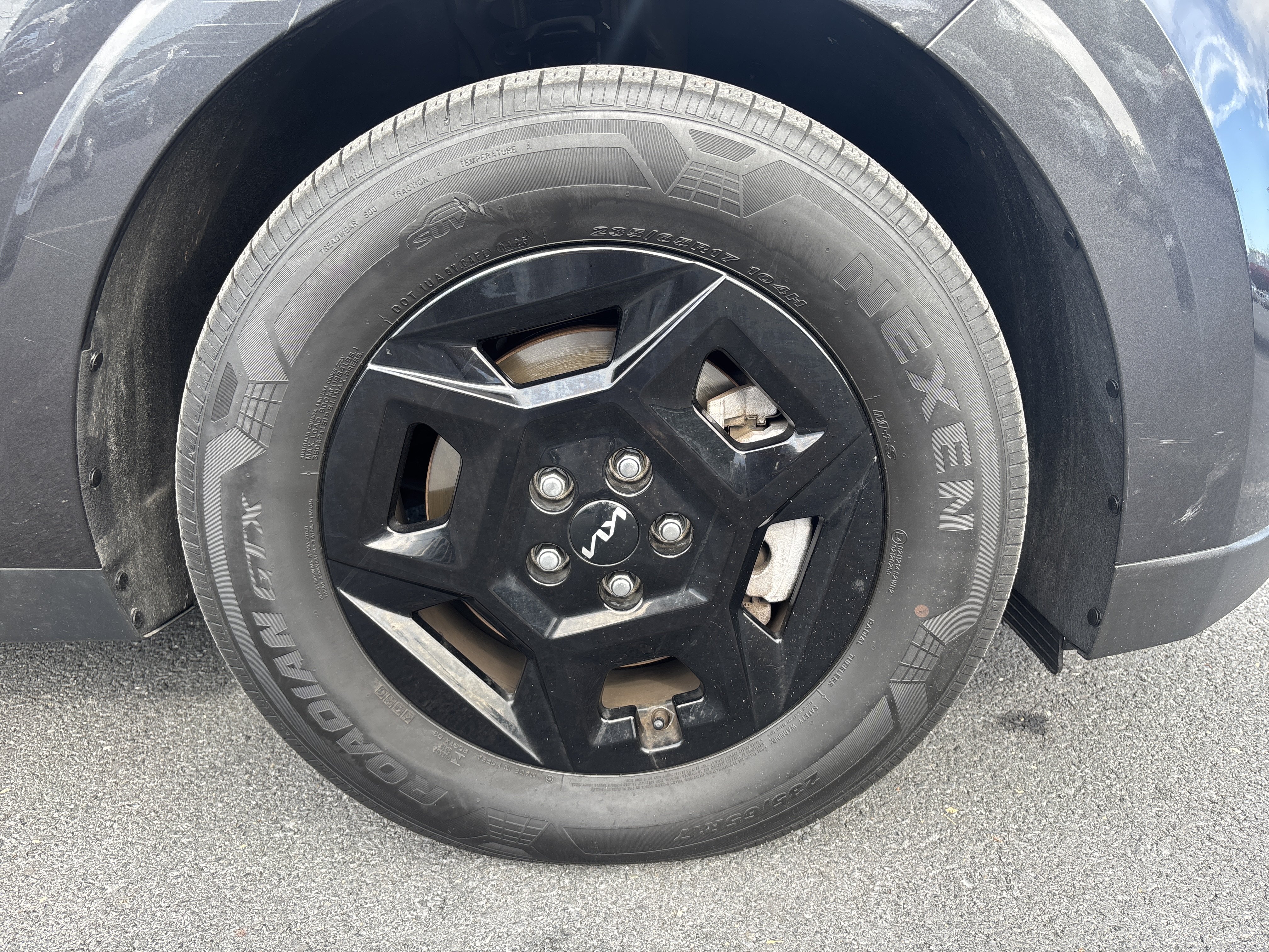 Used 2025 Kia Carnival FWD image 25