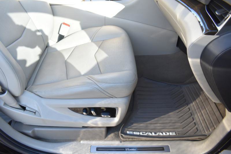 Used 2019 Cadillac Escalade ESV Luxury image 19