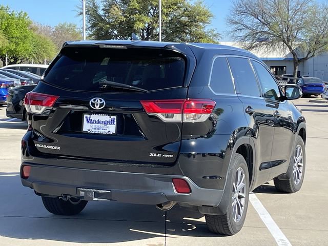 Used 2017 Toyota Highlander XLE image 4