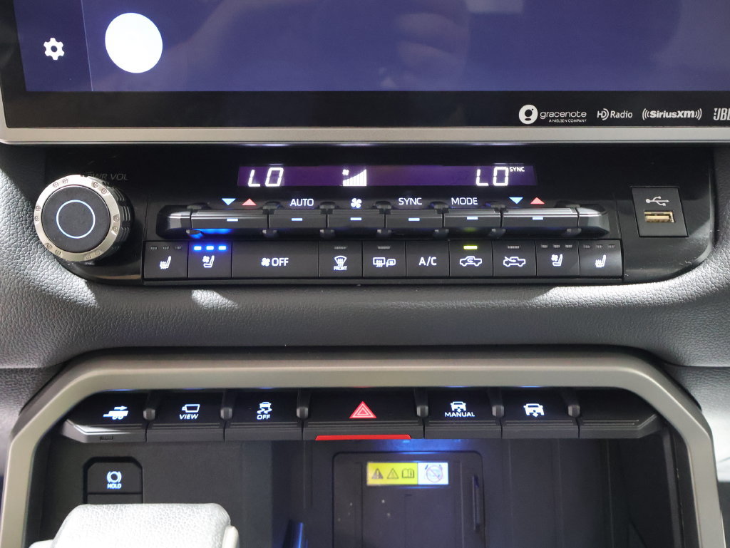 Used 2023 Toyota Tundra Limited AWD/4WD image 30