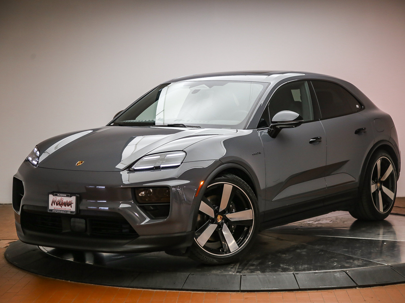 Certified 2025 Porsche Macan 4S Electric AWD/4WD image 1
