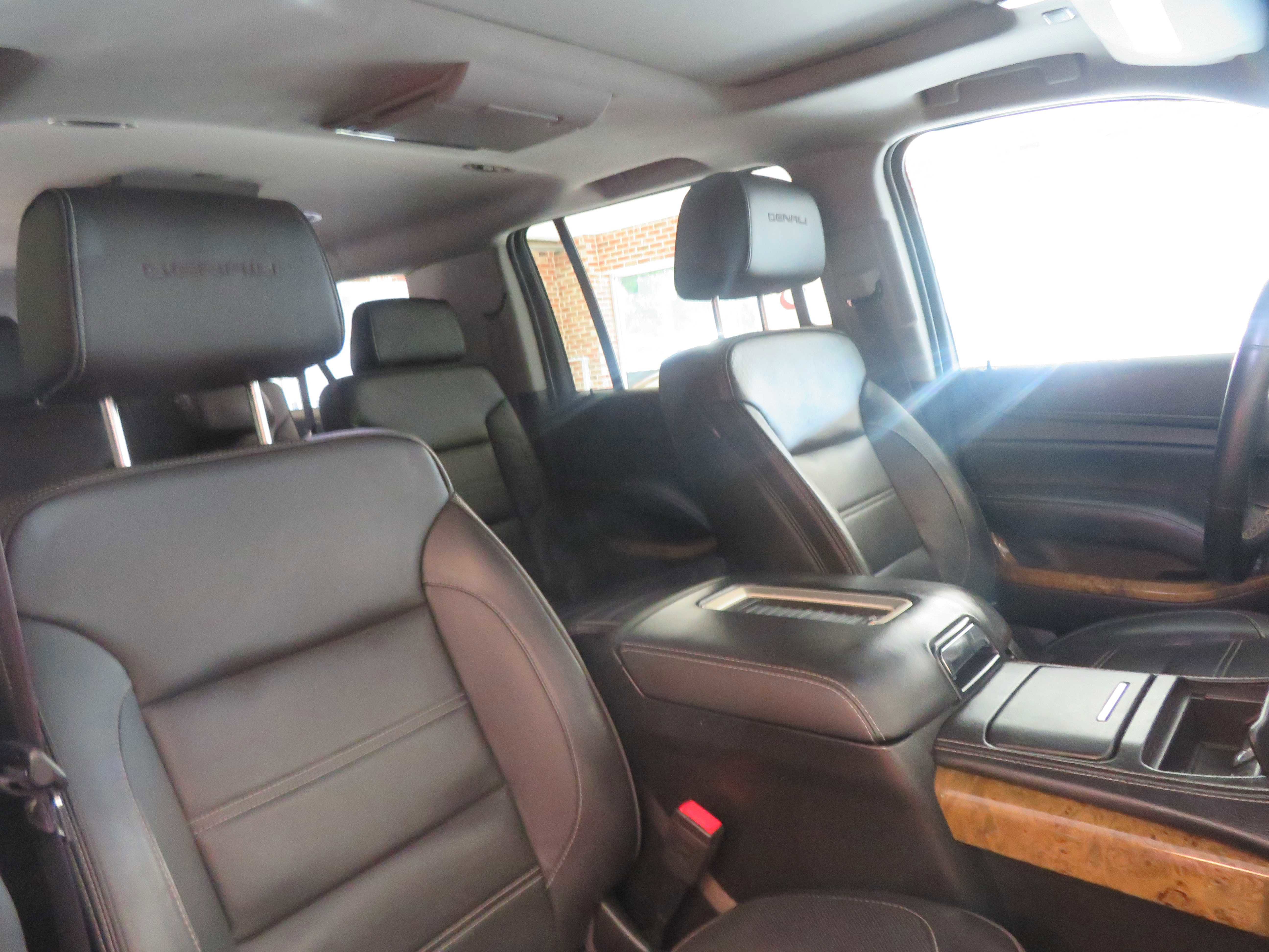 Used 2017 GMC Yukon XL Denali w/ Open Road Package AWD/4WD image 31