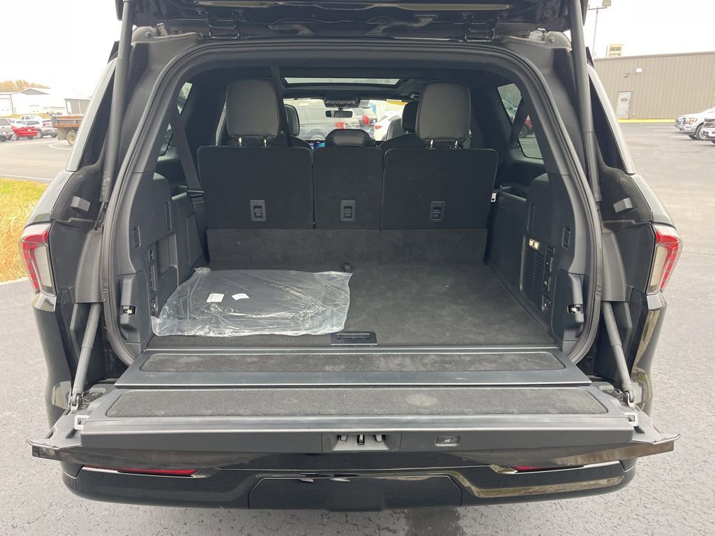 Used 2025 Lincoln Navigator L Reserve w/ Jet Appearance Package image 18