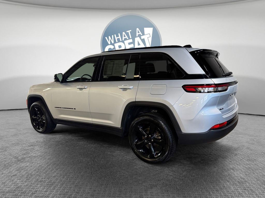 Used 2023 Jeep Grand Cherokee Altitude image 6