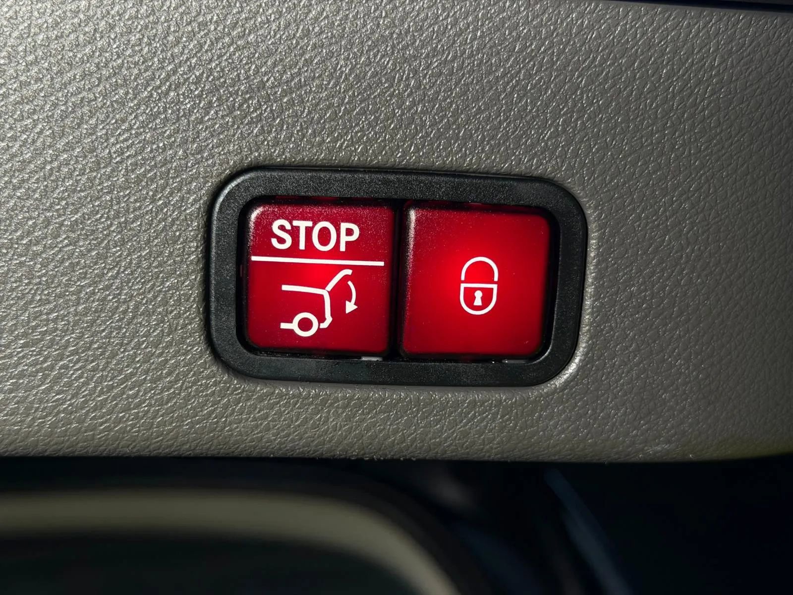 Used 2016 Mercedes-Benz GL 320 BlueTEC 4MATIC image 16