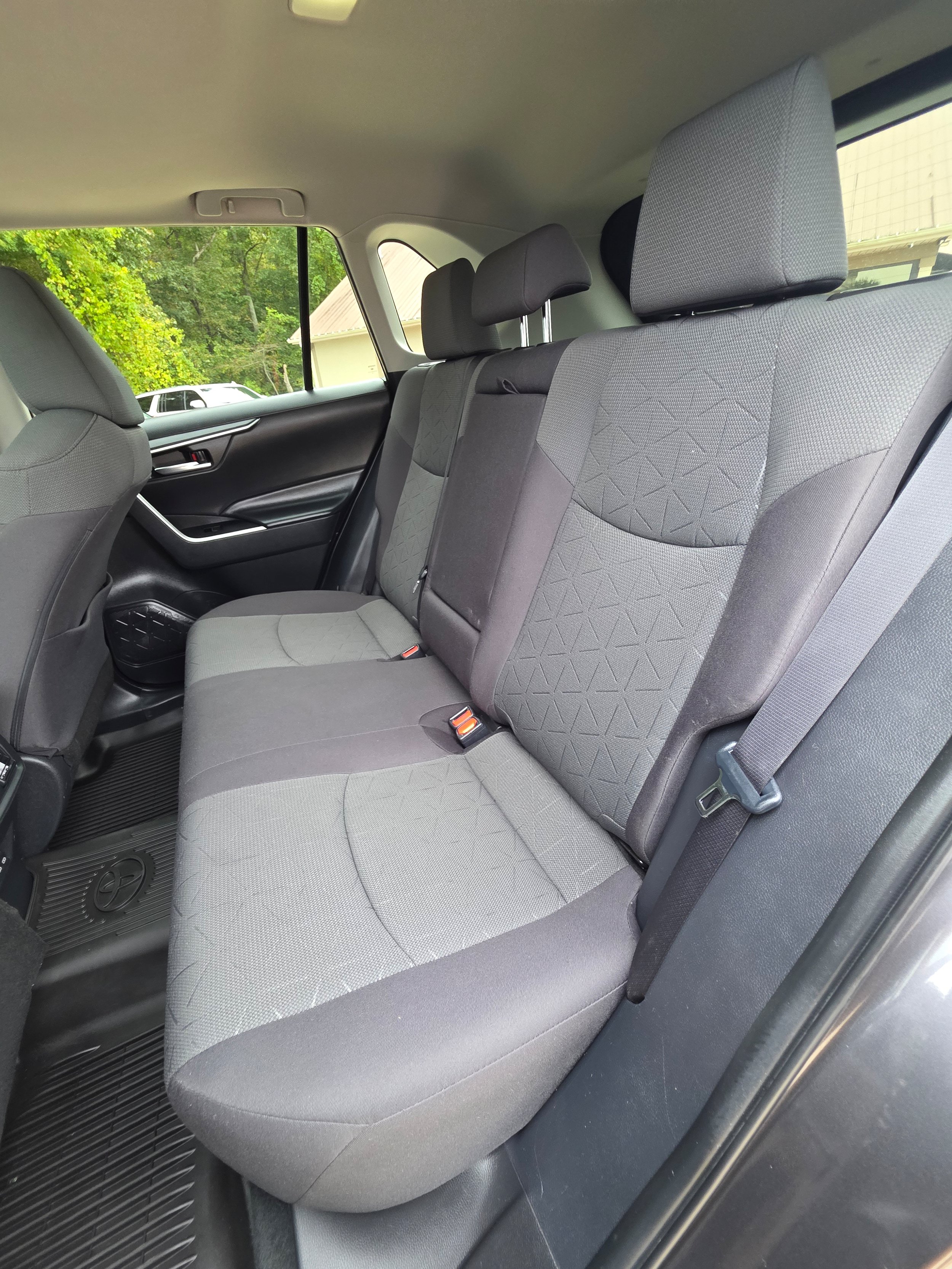 Used 2022 Toyota RAV4 XLE w/ Convenience Package FWD image 25